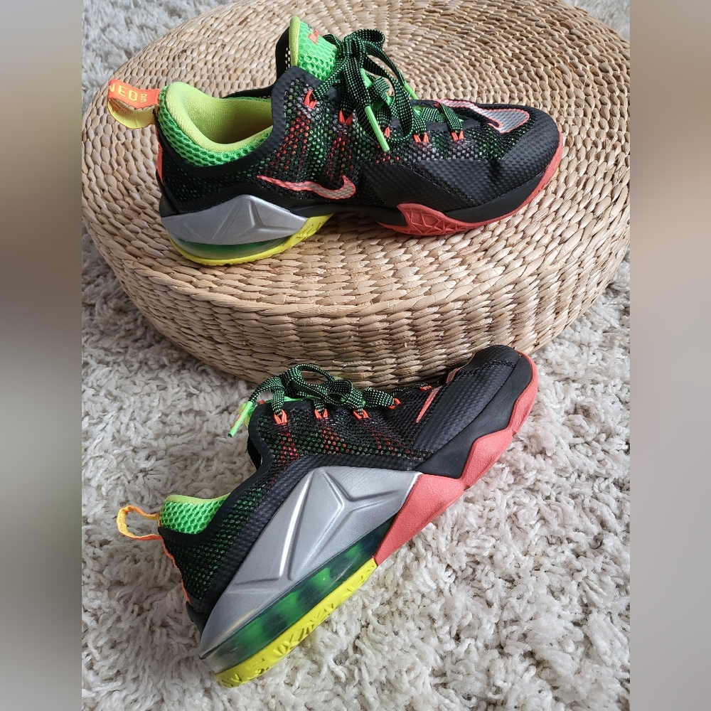 Nike Lebron Earned shoes - Picture 6 of 9